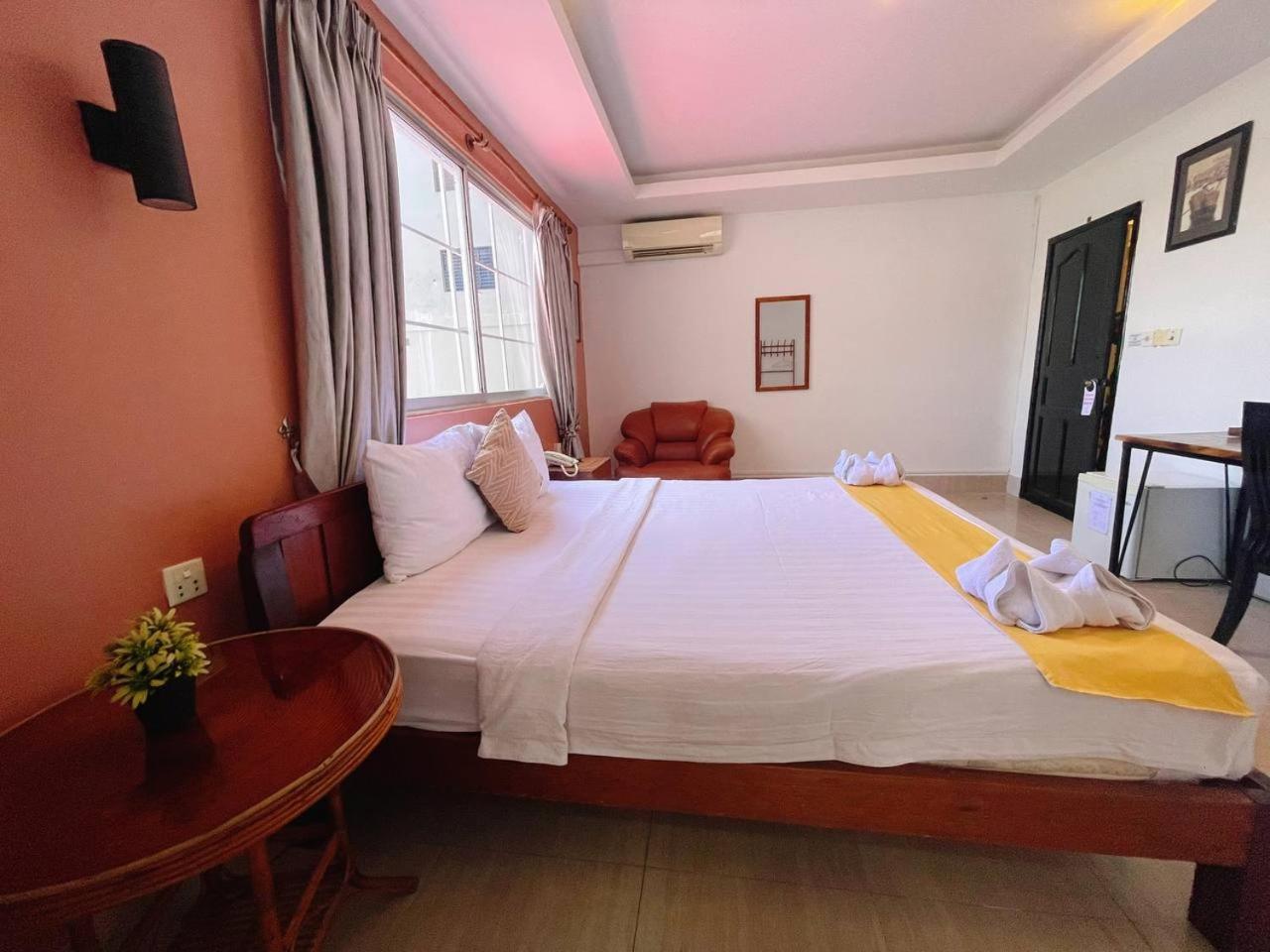 Best Central Point Hotel Phnom Penh Exterior photo